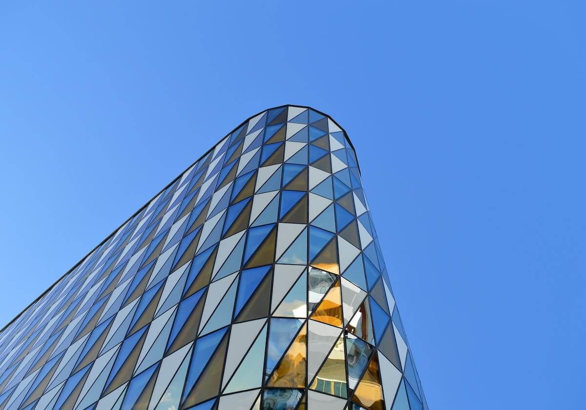 开云登录-回顾本轮欧冠精彩瞬间时，卡拉格和理查兹切磋了“舞技”