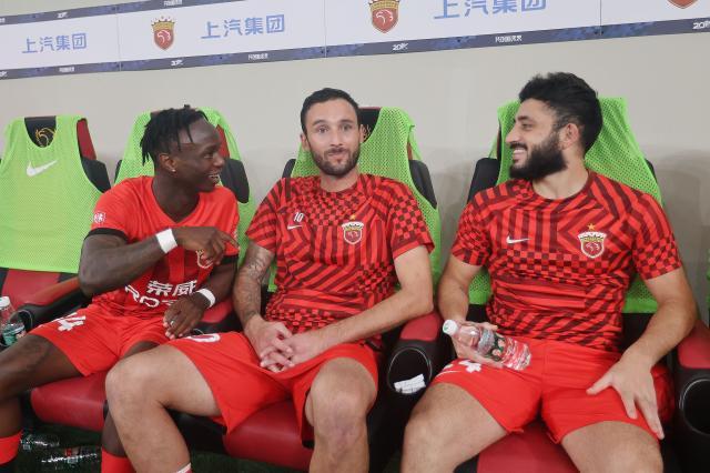 开云登录-平科乐不思蜀：家人8月搬到上海 年底要在海港夺冠